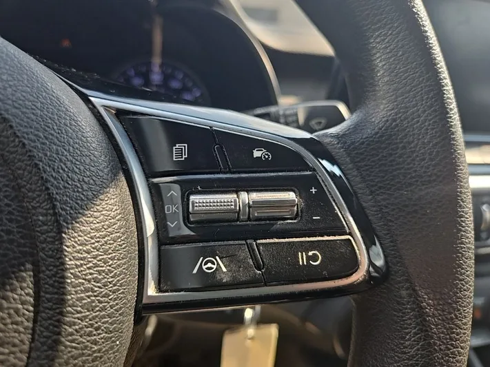 2022 Kia Forte - view 17