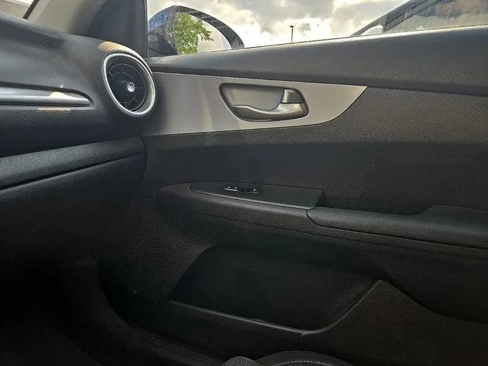 2022 Kia Forte - view 26