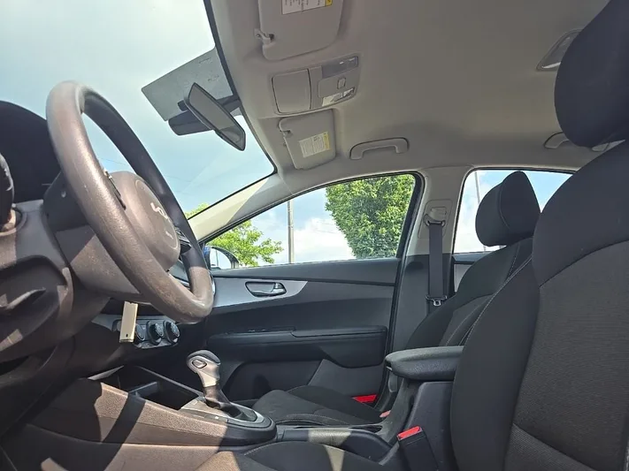 2022 Kia Forte - view 30