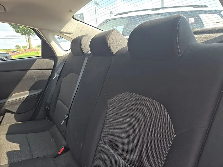 2022 Kia Forte - view 31