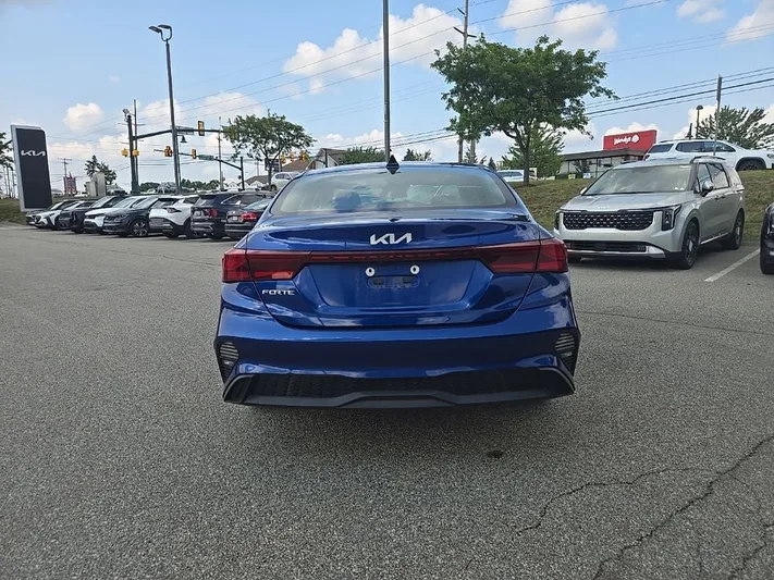 2022 Kia Forte - view 4