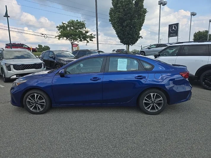 2022 Kia Forte - view 7