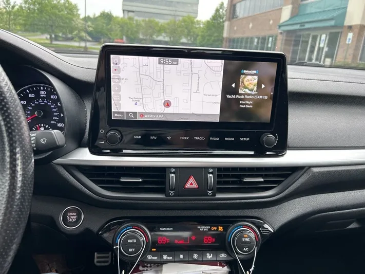 2024 Kia Forte - view 12