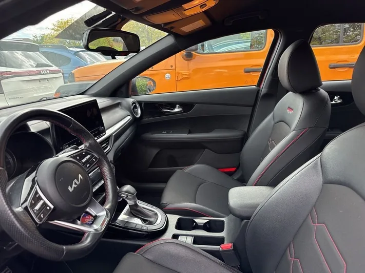 2024 Kia Forte - view 21