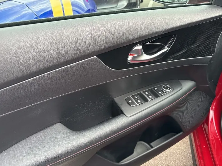2024 Kia Forte - view 22