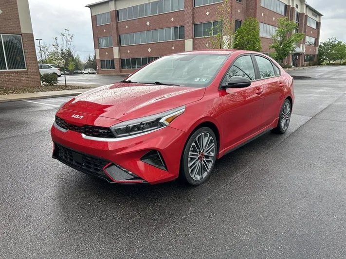 2024 Kia Forte - view 3