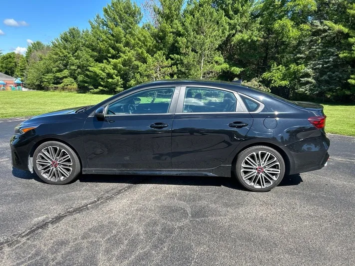 2022 Kia Forte - view 4