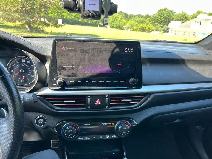 2022 Kia Forte - view 9