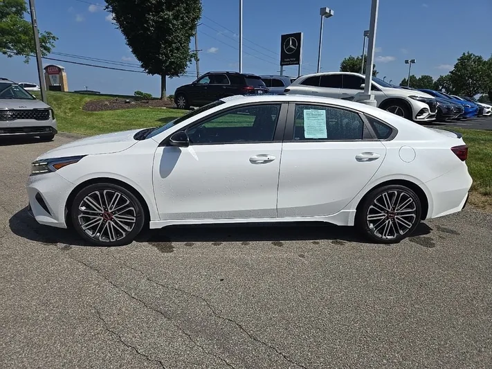 2023 Kia Forte - view 10