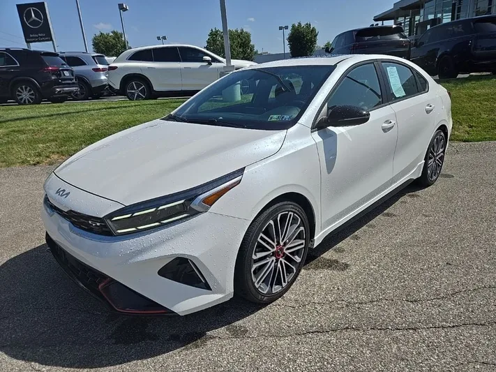 2023 Kia Forte - view 11