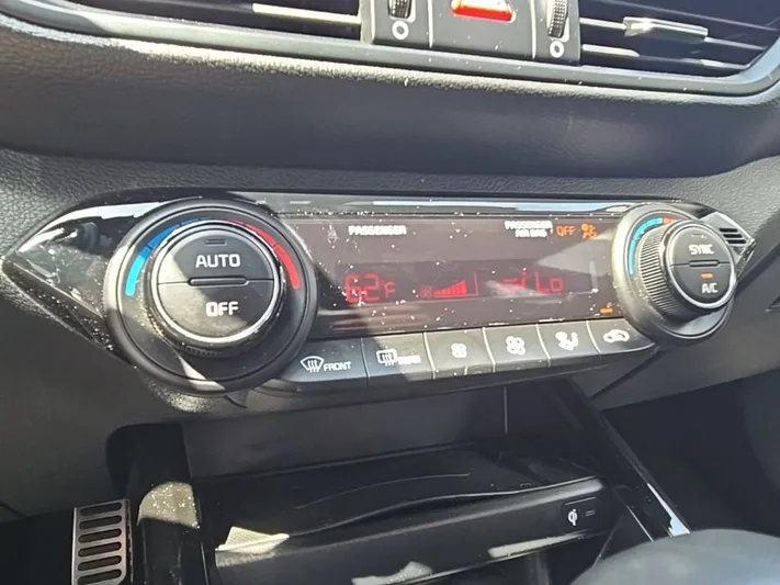 2023 Kia Forte - view 23