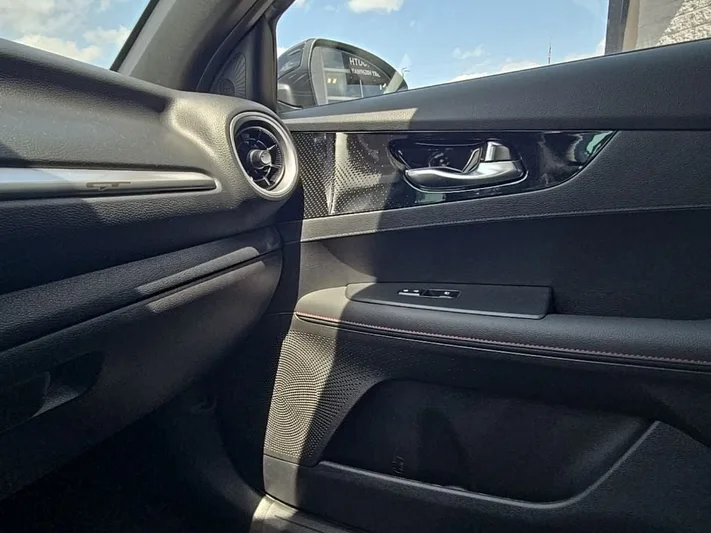 2023 Kia Forte - view 26