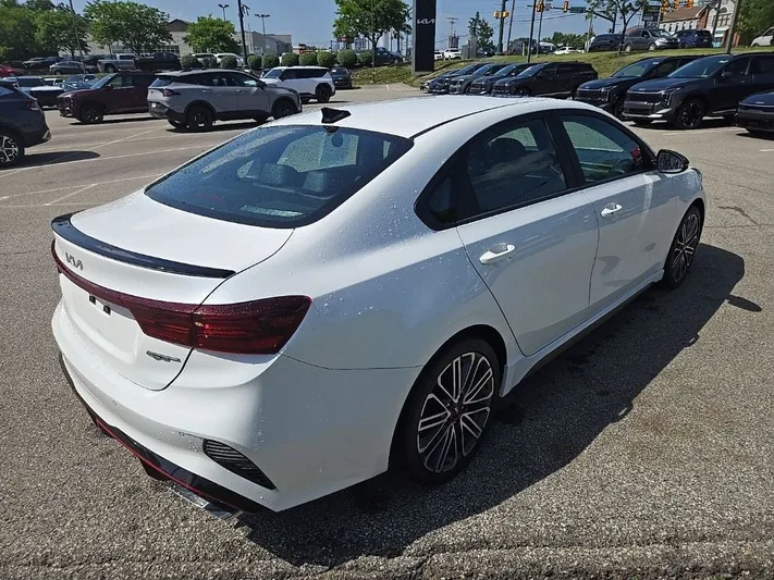 2023 Kia Forte - view 3