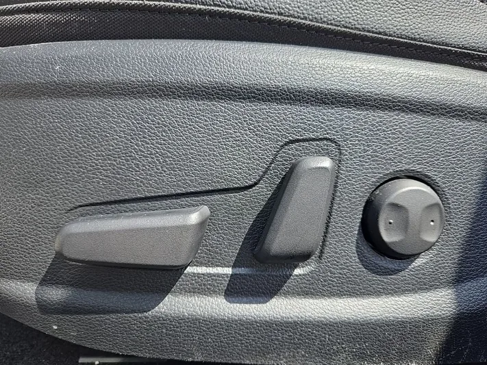 2023 Kia Forte - view 31