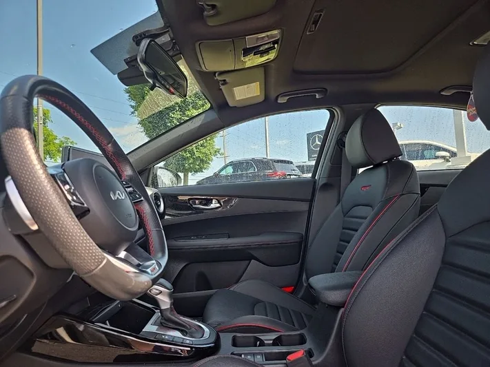 2023 Kia Forte - view 32