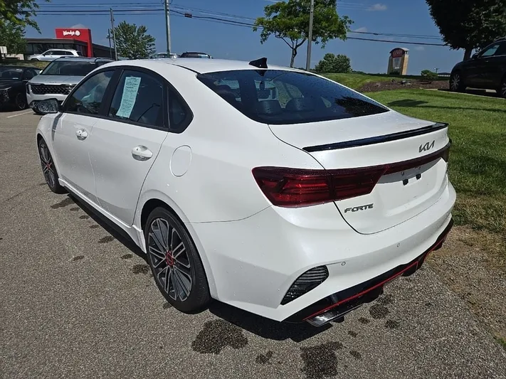 2023 Kia Forte - view 9