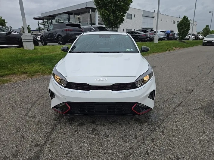 2024 Kia Forte - view 11