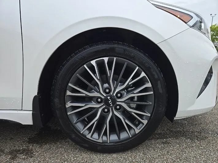 2024 Kia Forte - view 12
