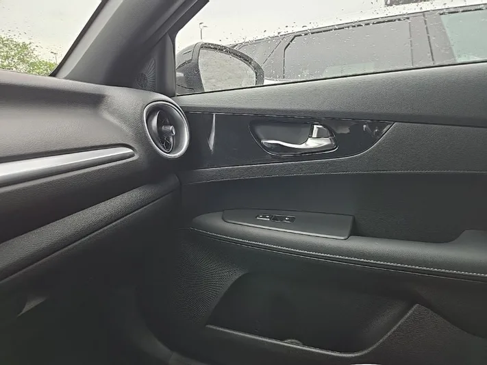 2024 Kia Forte - view 20