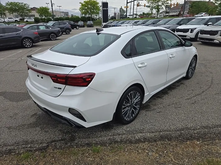 2024 Kia Forte - view 3