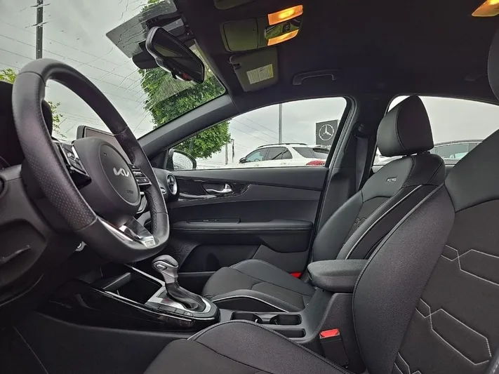 2024 Kia Forte - view 31