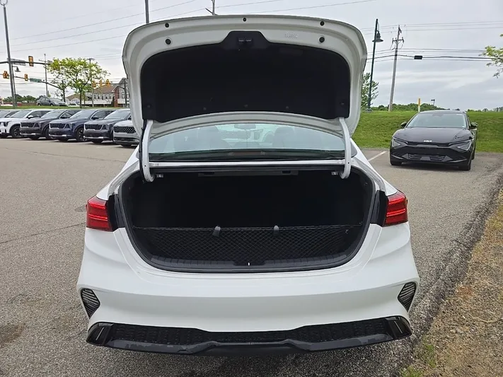 2024 Kia Forte - view 33