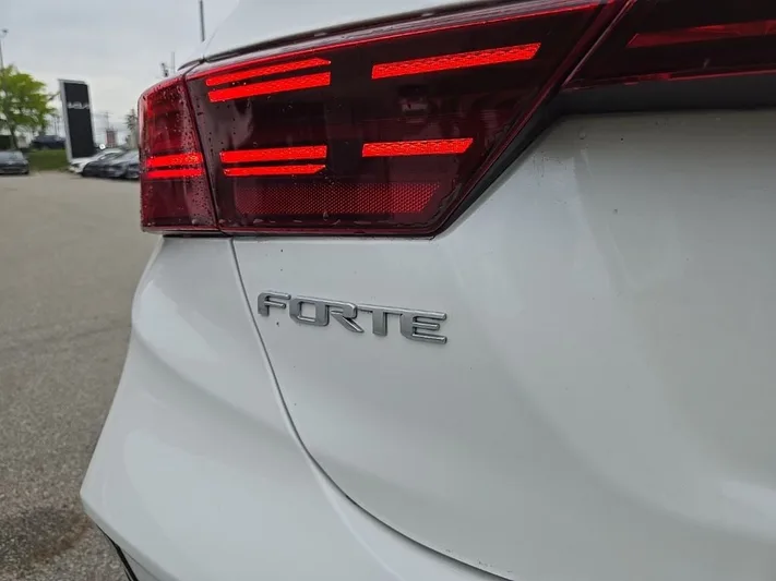 2024 Kia Forte - view 5