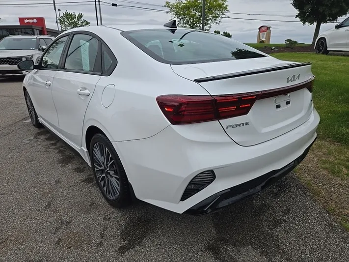 2024 Kia Forte - view 7