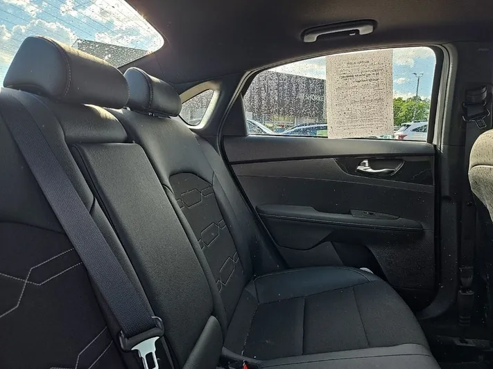 2024 Kia Forte - view 35