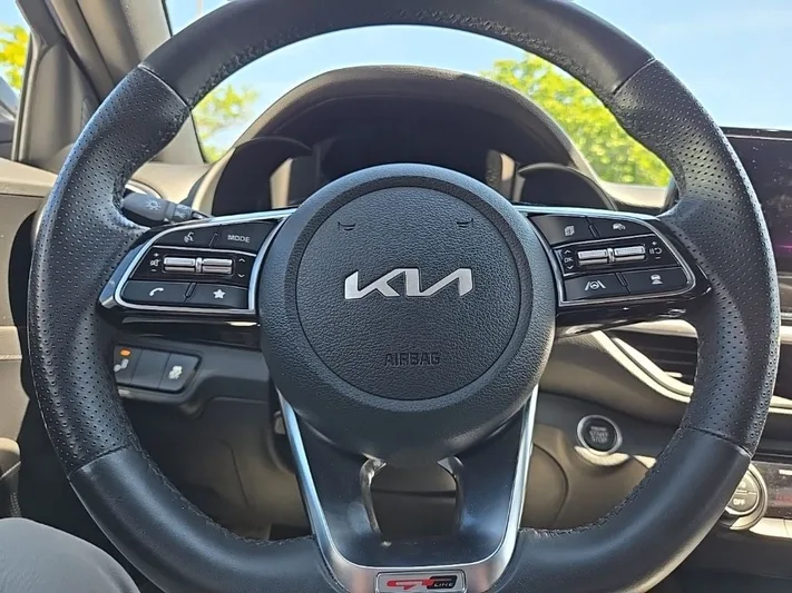 2024 Kia Forte - view 13