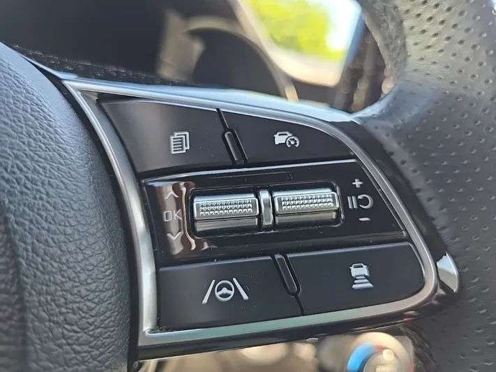 2024 Kia Forte - view 16