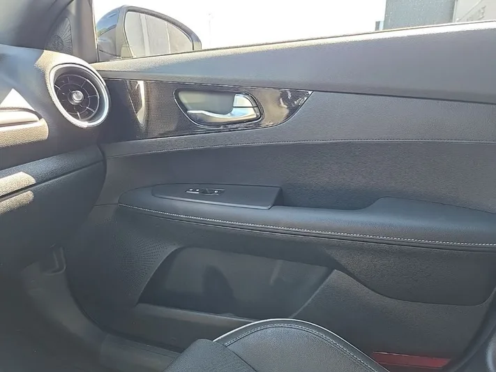 2024 Kia Forte - view 18