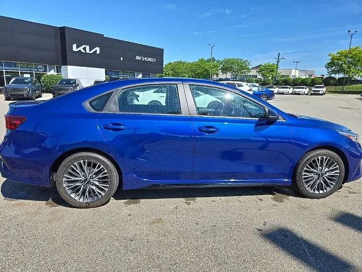 2024 Kia Forte - view 2