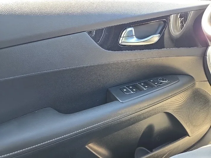 2024 Kia Forte - view 23