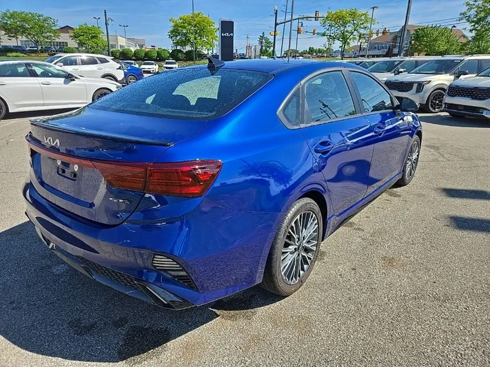 2024 Kia Forte - view 3
