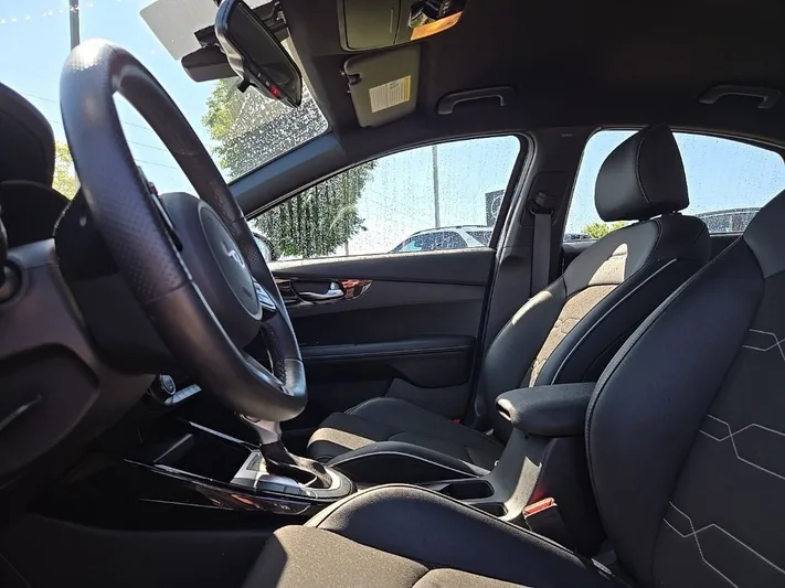 2024 Kia Forte - view 33