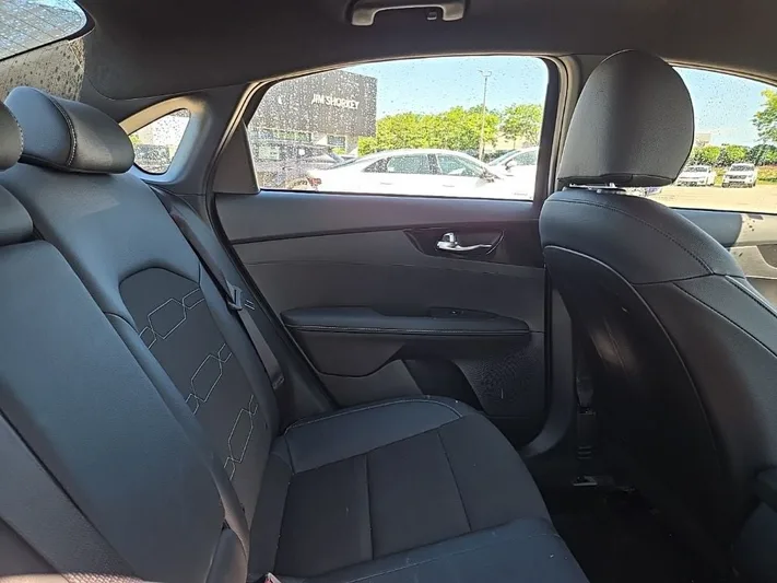 2024 Kia Forte - view 36