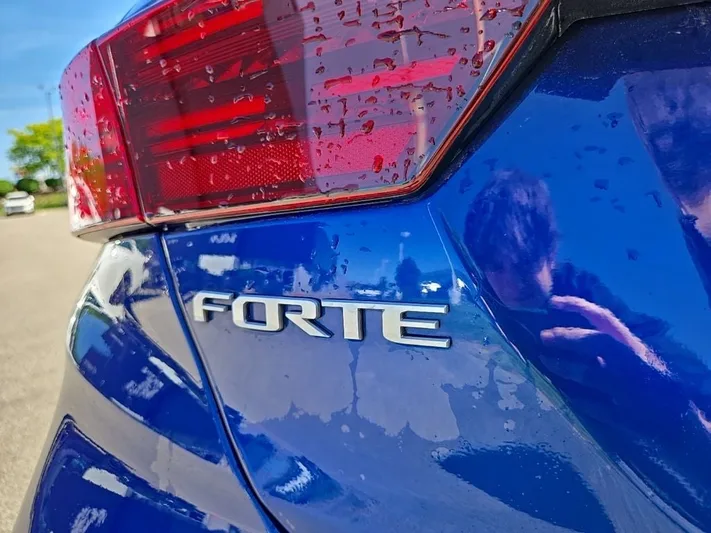 2024 Kia Forte - view 5