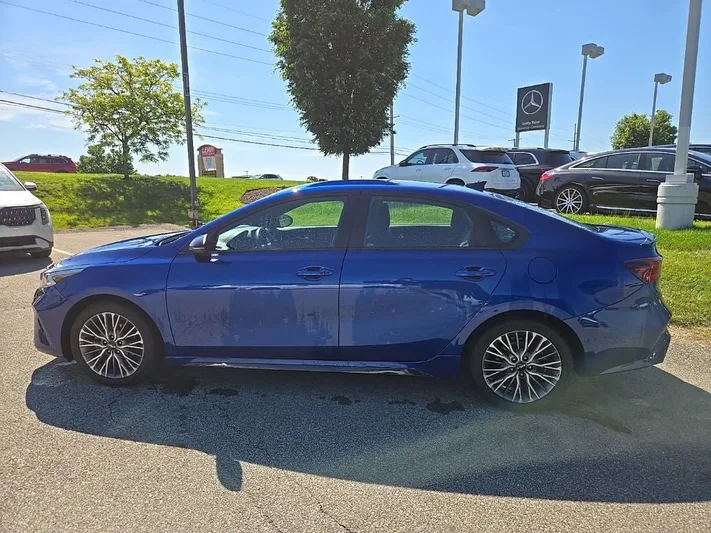 2024 Kia Forte - view 9