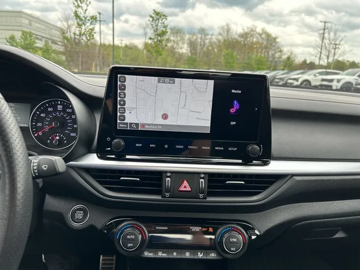 2024 Kia Forte - view 12