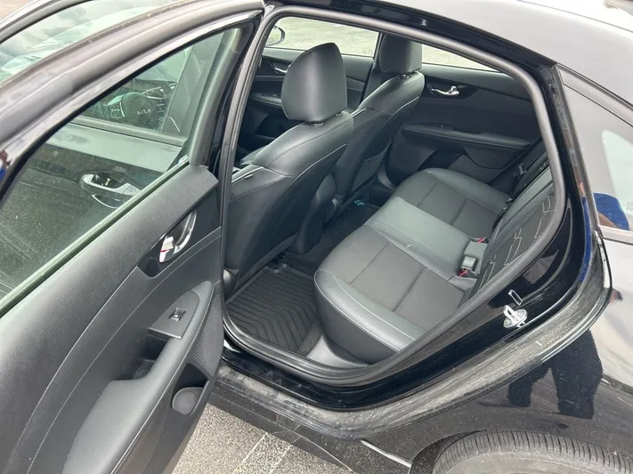 2024 Kia Forte - view 14