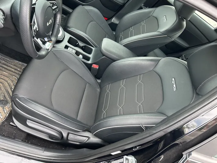 2024 Kia Forte - view 15