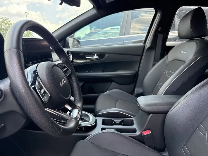 2024 Kia Forte - view 21