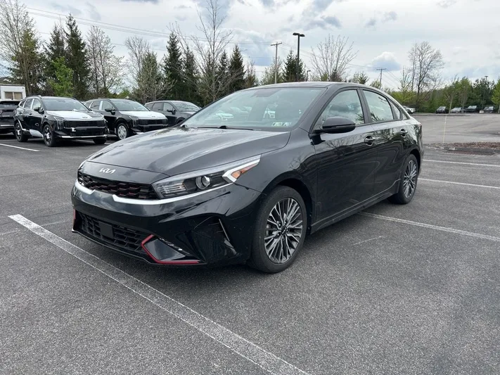 2024 Kia Forte - view 3