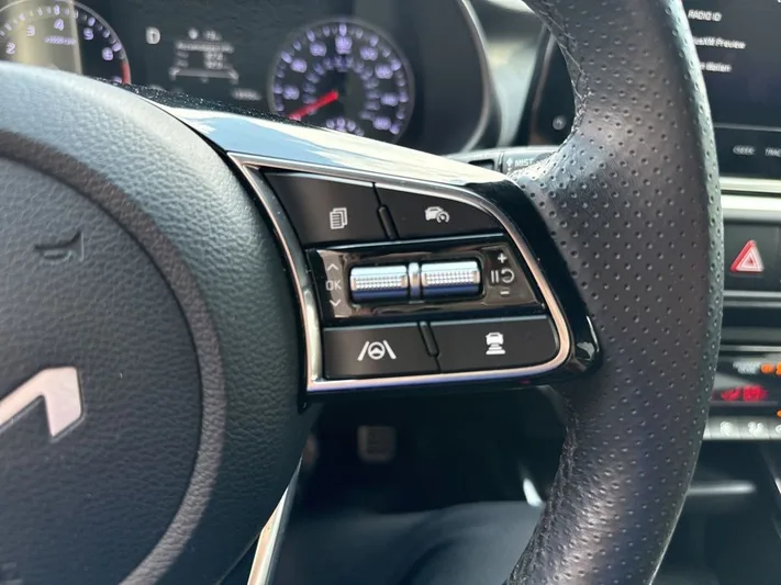 2024 Kia Forte - view 31