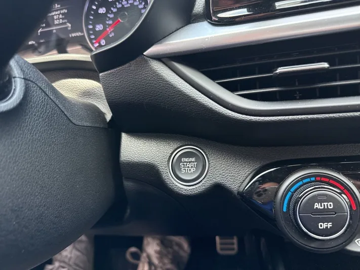 2024 Kia Forte - view 32