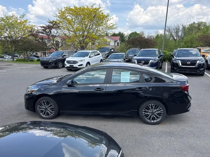 2024 Kia Forte - view 34
