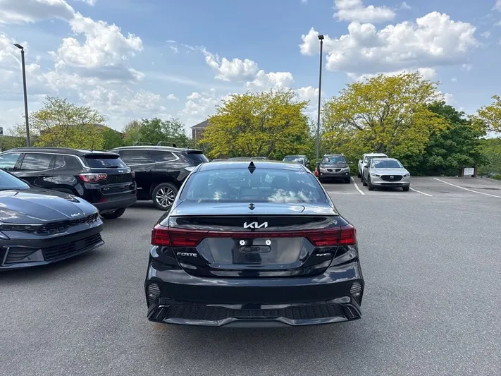 2024 Kia Forte - view 37