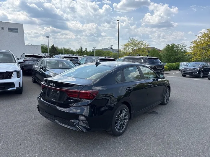 2024 Kia Forte - view 38