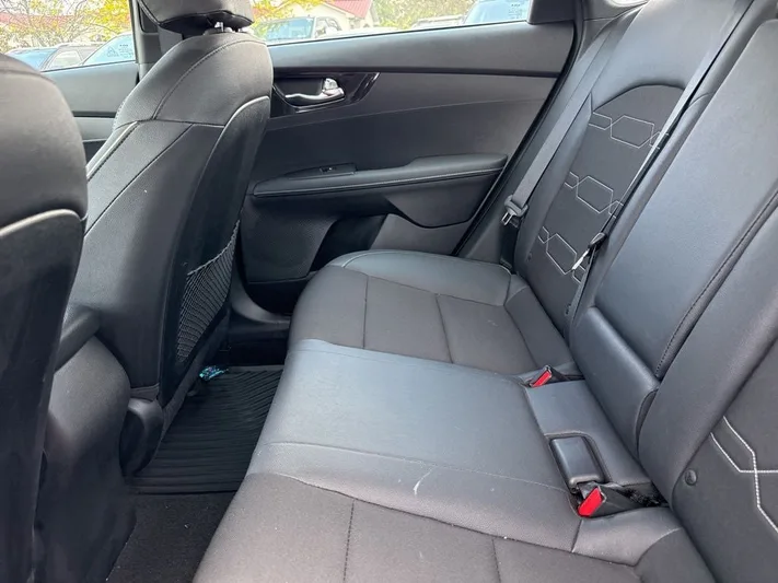 2024 Kia Forte - view 43